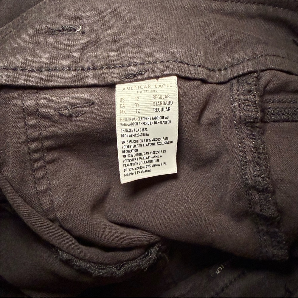American Eagle Outfitters Women’s Dark Cargo Pants - Picture 4 of 4